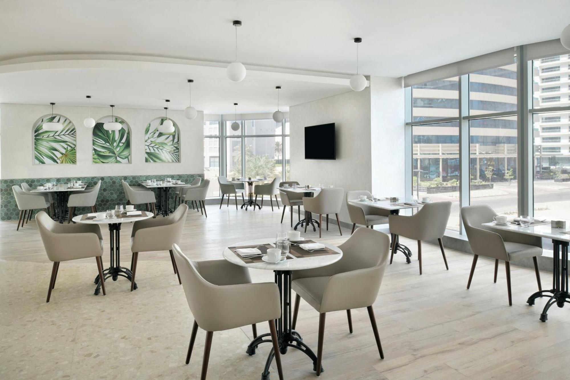 Element By Westin West Bay Doha Hotel Exterior photo The Club at Newark Airport